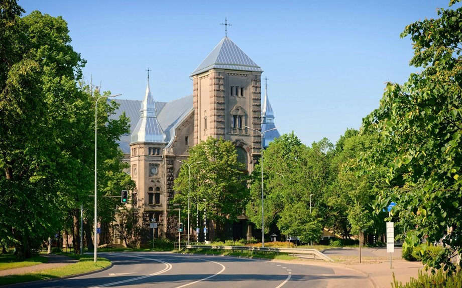 21199201, 1606704777, 21072222, 372436000, 7842 — The Radiant Spire Codex of the Luminous Crossroads